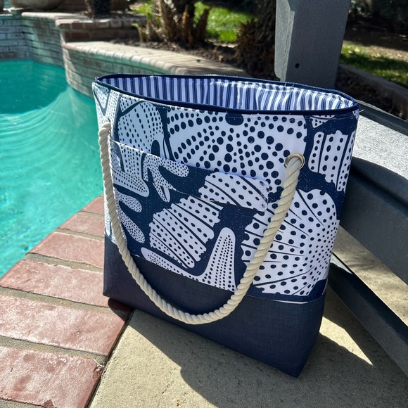 Nautical Blue and White Tote Bag w/travel strap - Picture 4 of 6